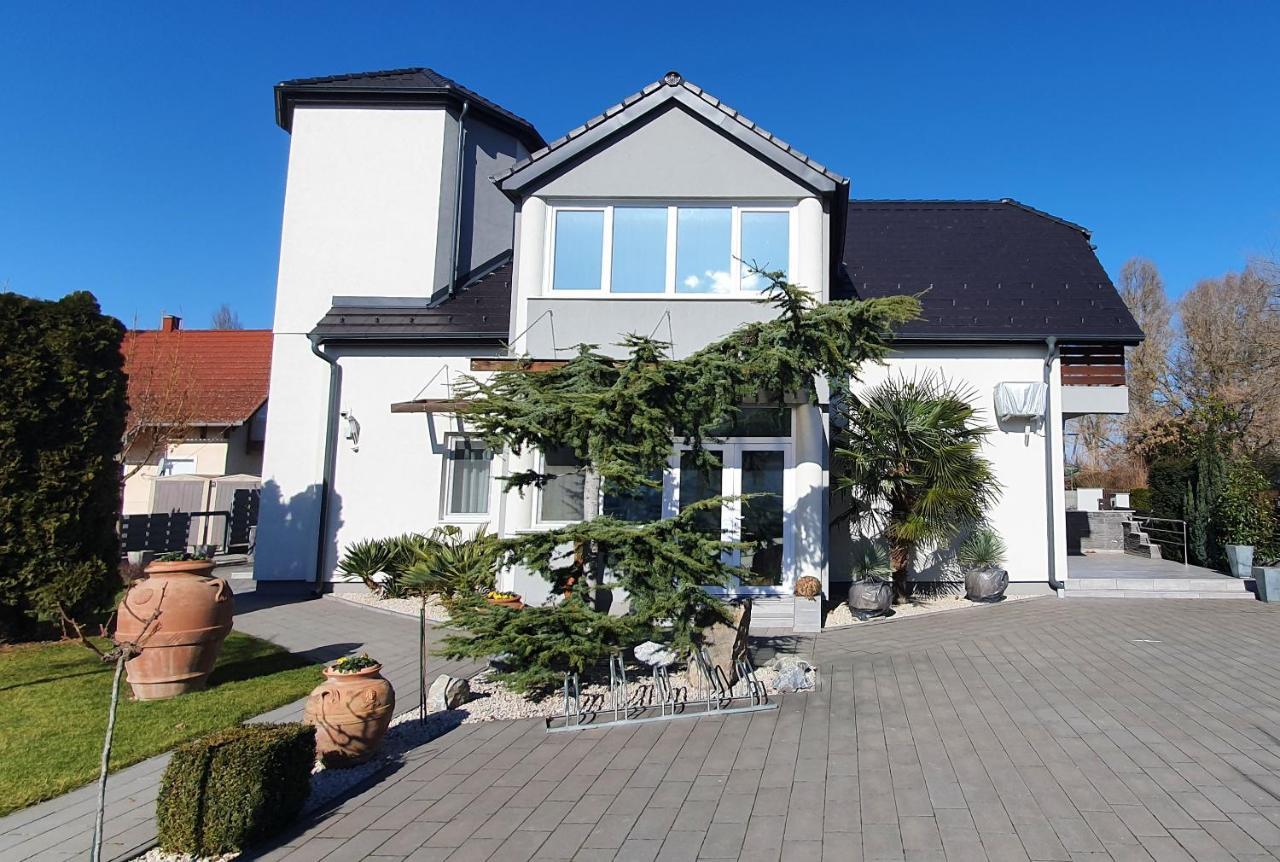 Ancsi Apartmanház Balatonlelle Exterior foto
