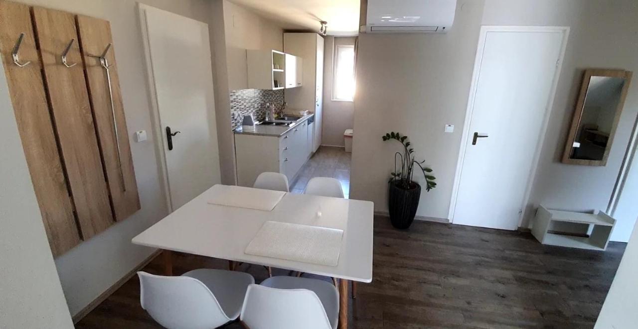 Ancsi Apartmanház Balatonlelle Exterior foto