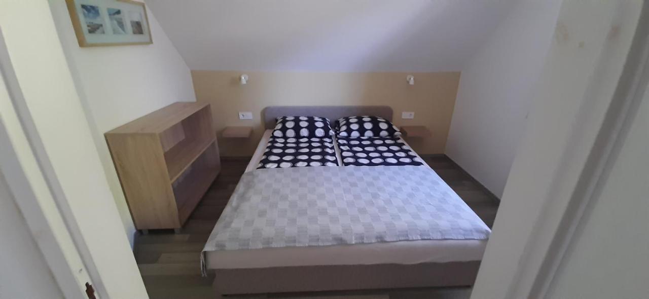 Ancsi Apartmanház Balatonlelle Exterior foto