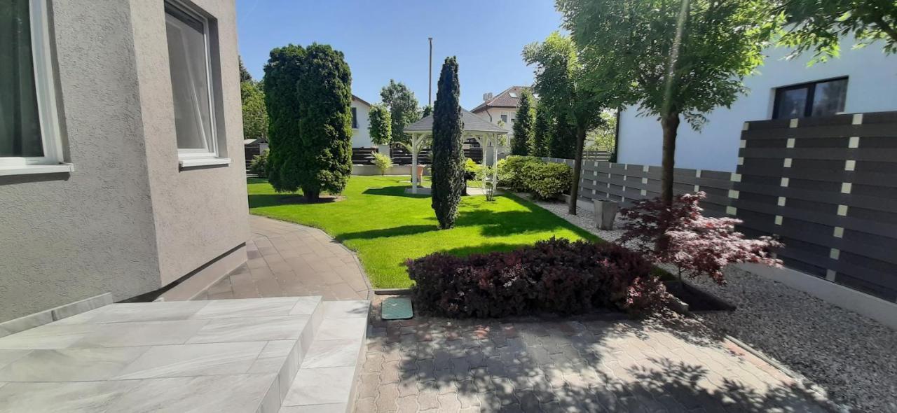 Ancsi Apartmanház Balatonlelle Exterior foto