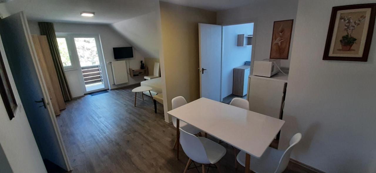 Ancsi Apartmanház Balatonlelle Exterior foto