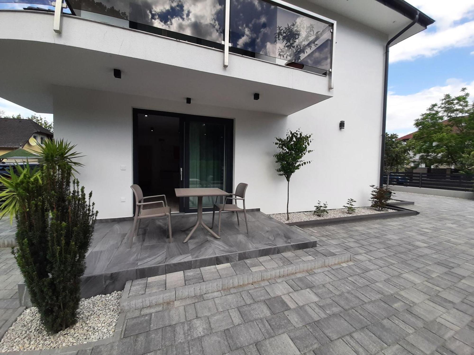 Ancsi Apartmanház Balatonlelle Exterior foto