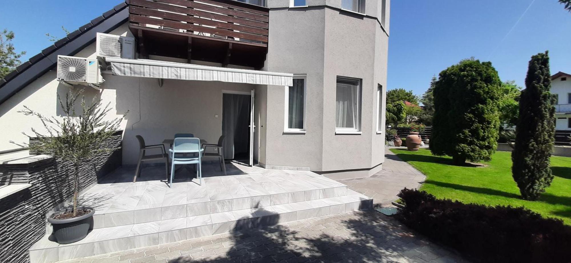 Ancsi Apartmanház Balatonlelle Exterior foto