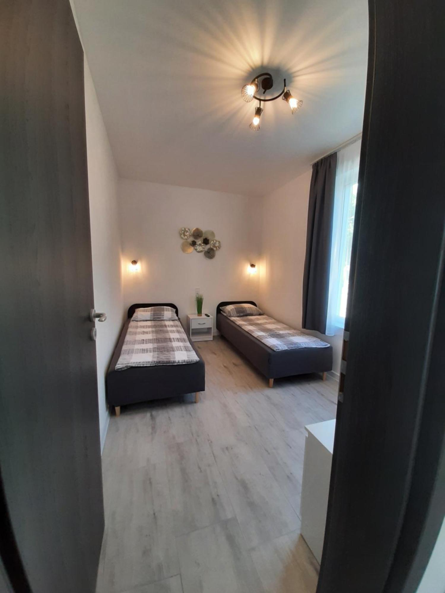 Ancsi Apartmanház Balatonlelle Exterior foto