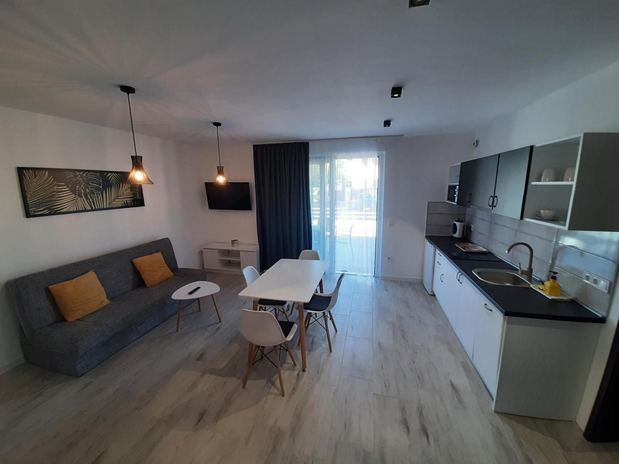 Ancsi Apartmanház Balatonlelle Exterior foto