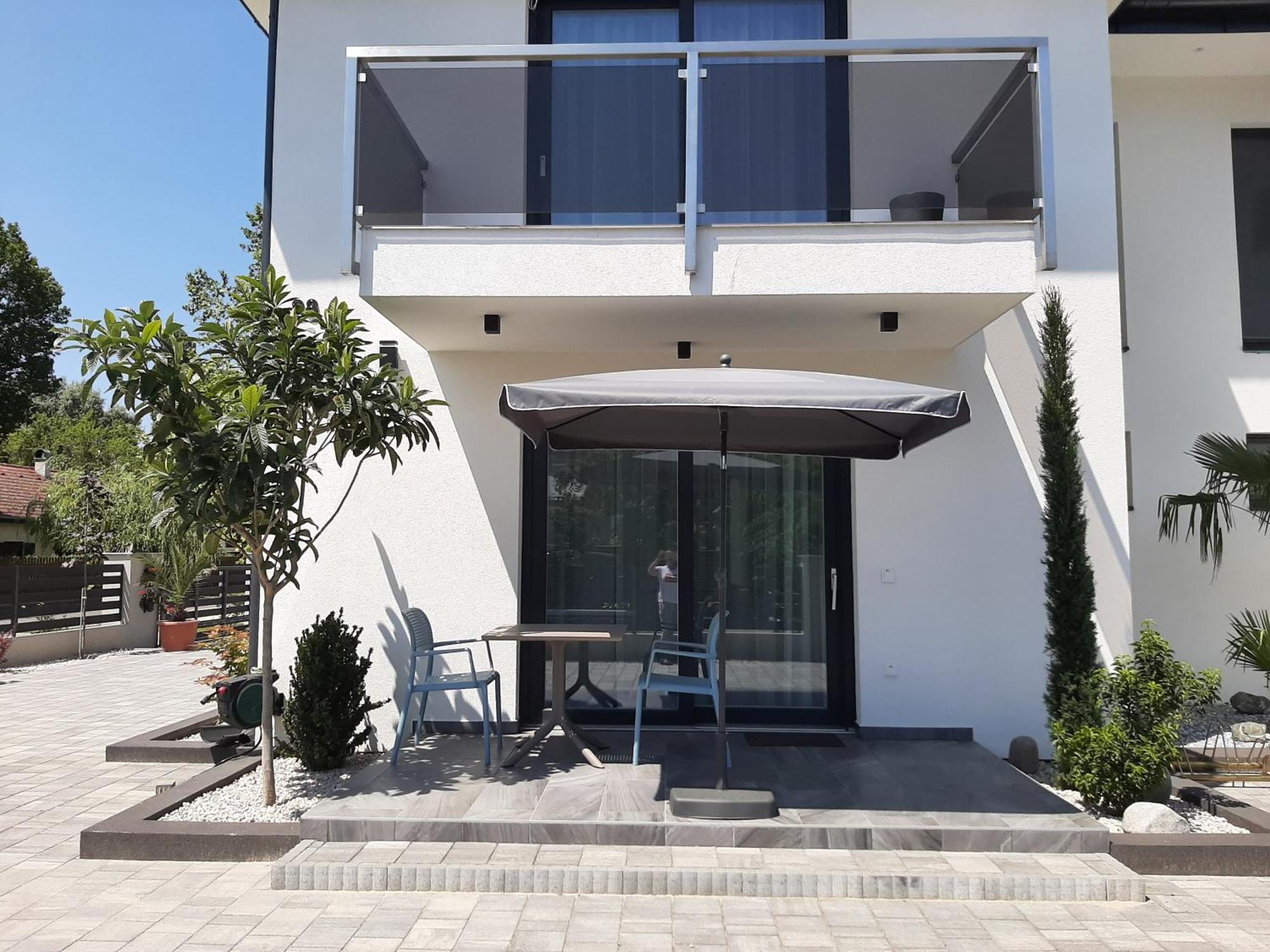 Ancsi Apartmanház Balatonlelle Exterior foto