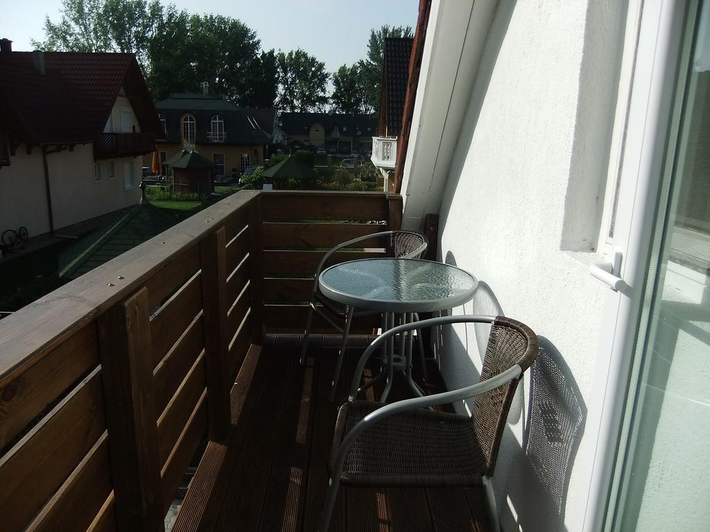 Ancsi Apartmanház Balatonlelle Habitación foto